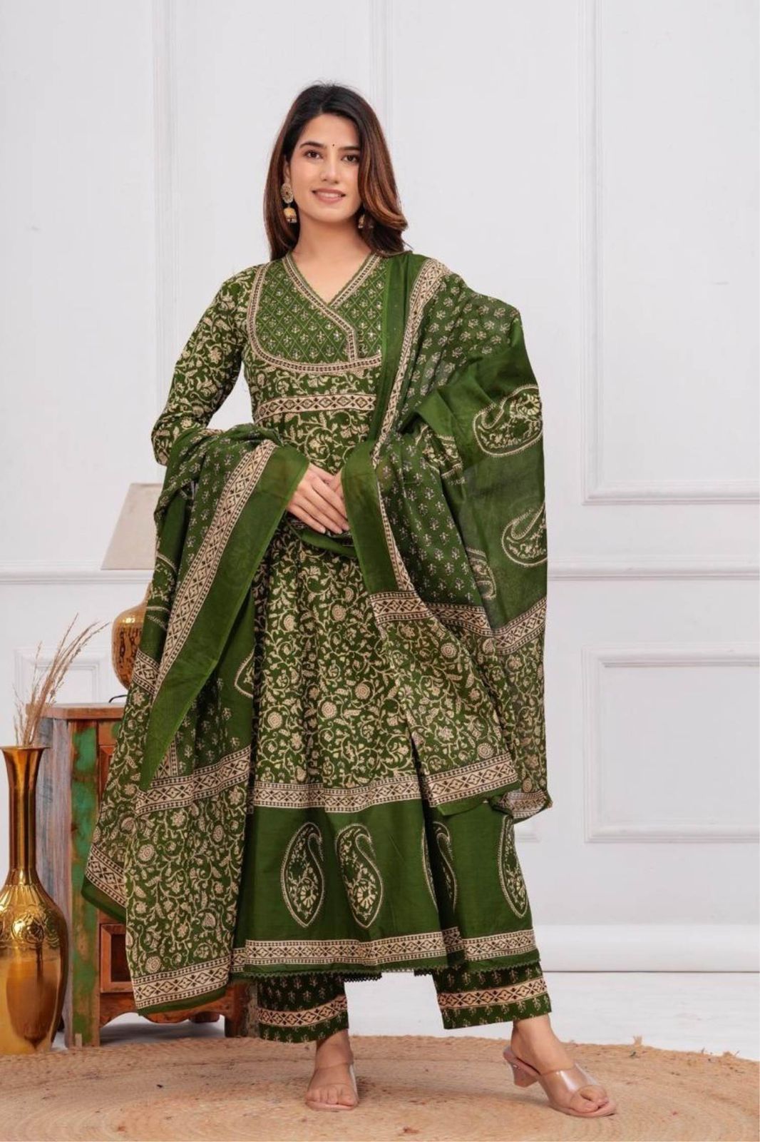 *We are here to spread some magic to your ethnic Heavy Cotton*

*Pure fine Cotton fabric   Kurti with Pant with cotton 100-100 Dupatta*Nack Hand work
