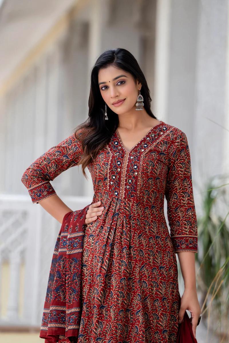 *Look straight out of a dreamy movie set as  you turn around and walk in this elegant flaired suit ! The perfect of traditional wear*