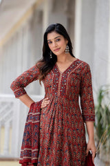 *Look straight out of a dreamy movie set as  you turn around and walk in this elegant flaired suit ! The perfect of traditional wear*