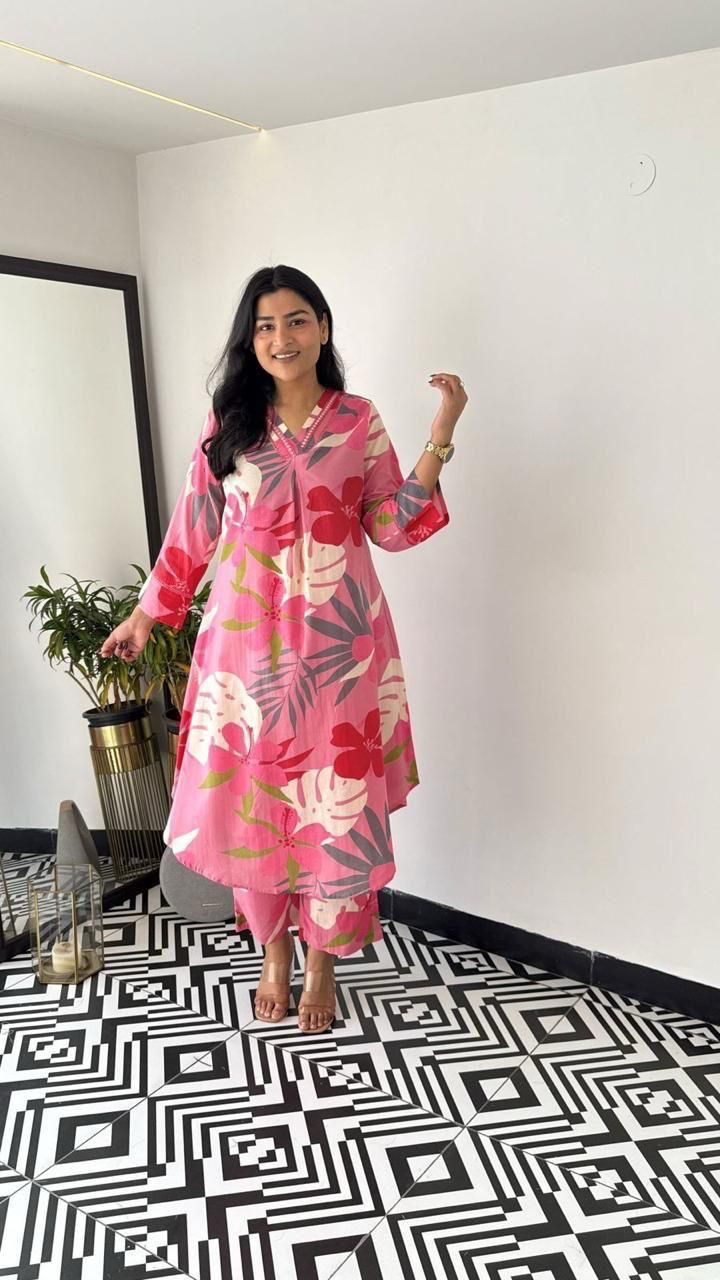 Cotton Floral Printed Kurta Pants With Lace Detailing On The Neckline and Cuffs.

Fabric: Cotton