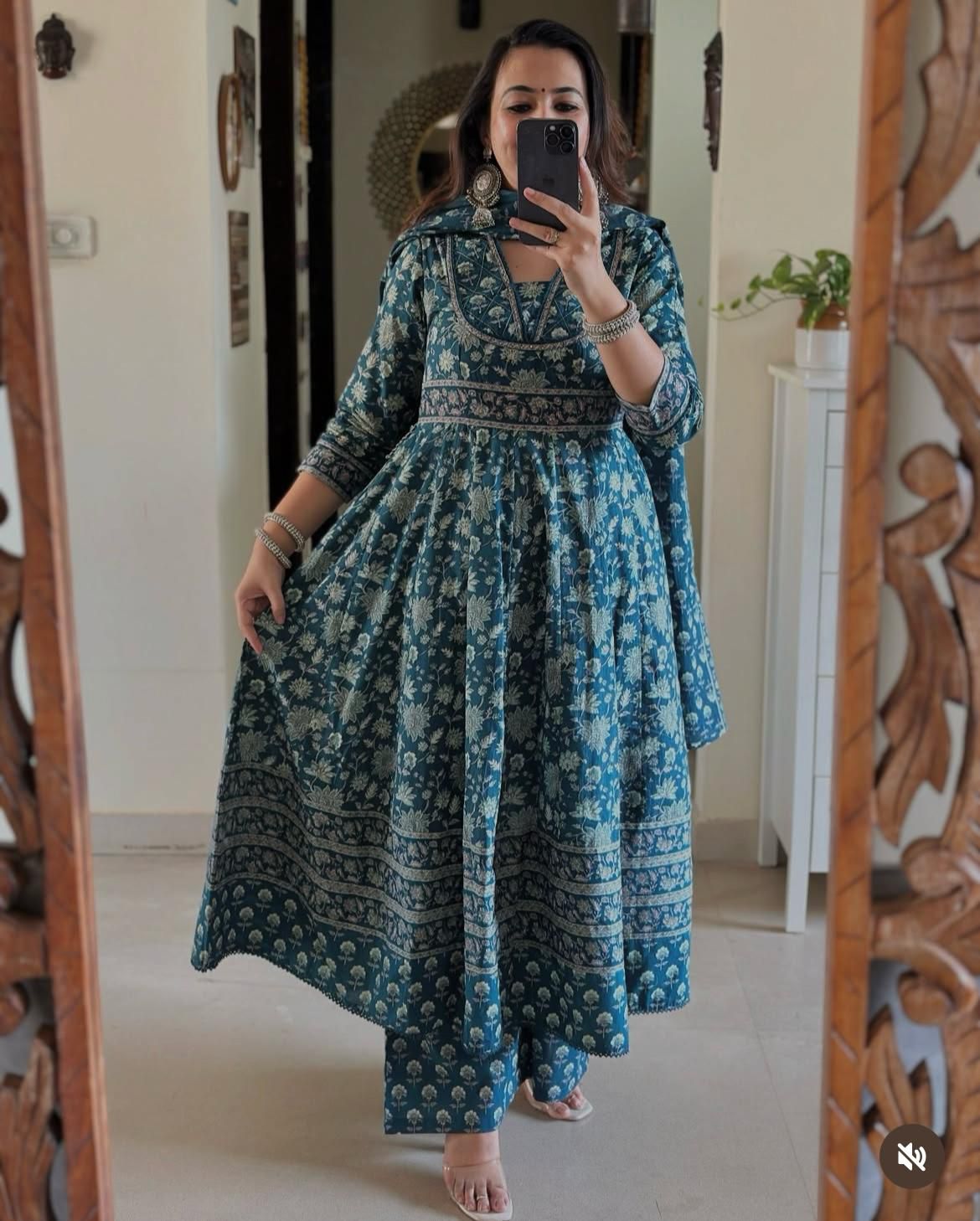 ❣️❣️❣️❣️❣️❣️❣️❣️❣️❣️

*New Launch*
Look straight out of a dreamy movie set as  you turn around and walk in this elegant flaired suit ! The perfect of traditional wear 

🦋🦋🦋🦋🦋🦋🦋🦋