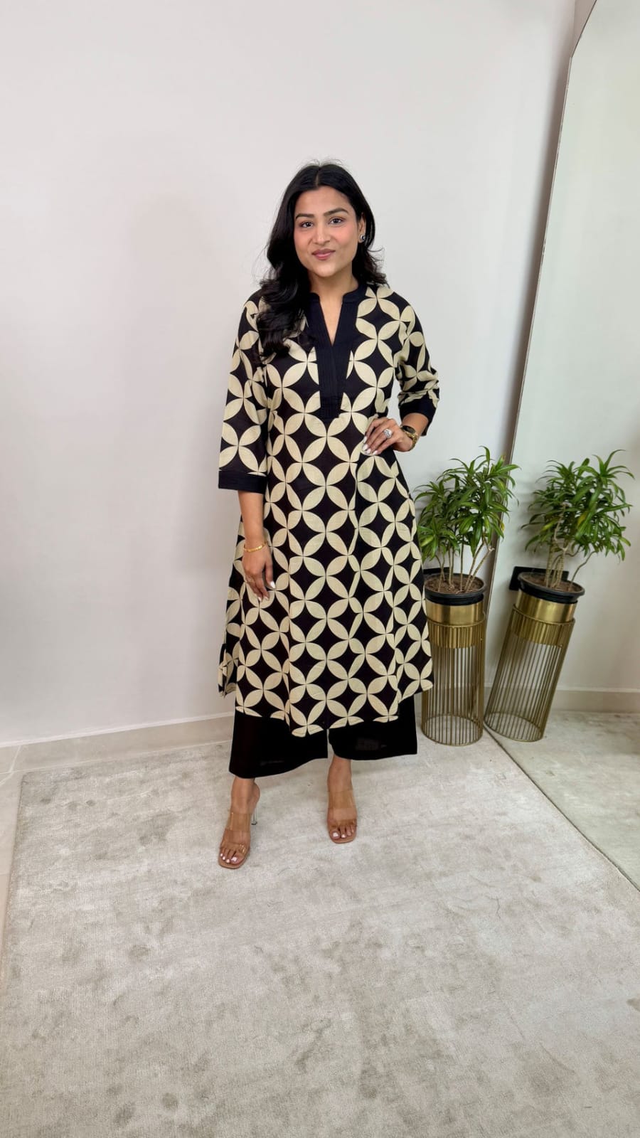 💜 New Design Launch 💜

*Pure Cotton Kurta Pant plazo in Beautiful Floral Prints. Must Have in Your Wardrobe For Your Daily Wear Office Wear*
