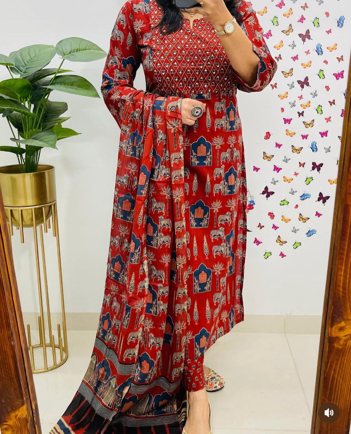 *New Launch*

*Mark a change in your wardrobe by wearing our exclusive range of Premium Rayon 3pcs Kurti set With Beautiful katha and hand work on kurti neck and traditional print malmal Fabric Dupatta*